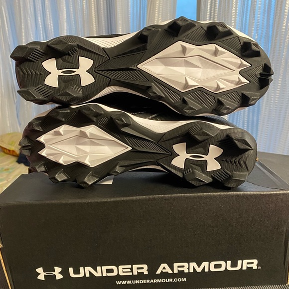 Brand new Under Armour Men's American football shoes - Picture 4 of 4